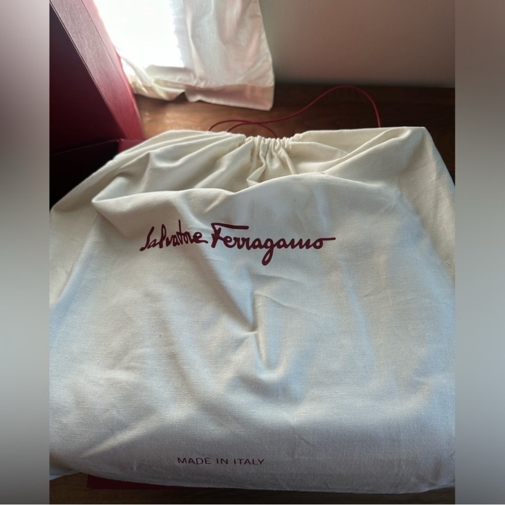 Ferragamo Trifolio Tan and Gold Shoulder Bag with Chain Strap - Picture 5 of 11